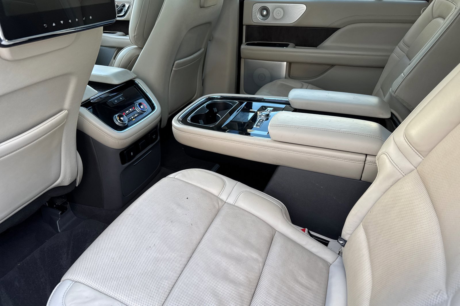 Used 2018 Lincoln Navigator L Reserve w/ Technology Package image 12