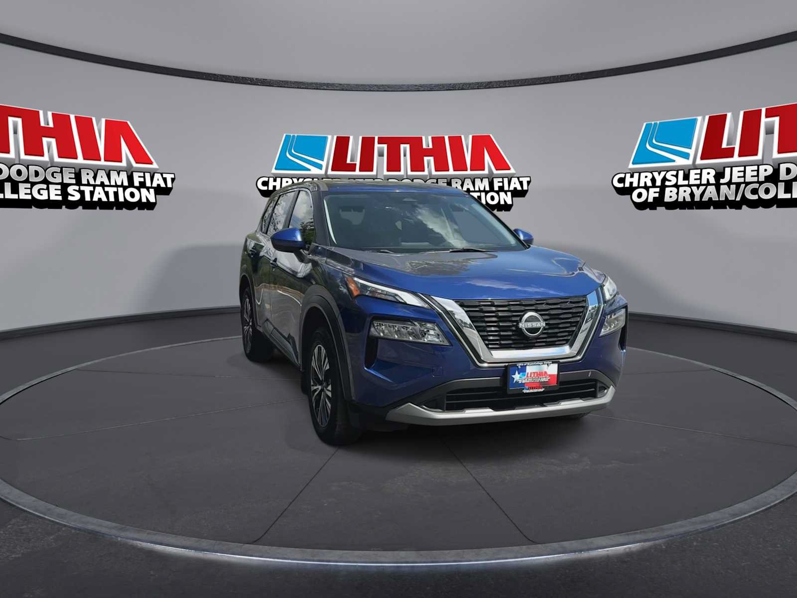 Used 2023 Nissan Rogue SV FWD image 2