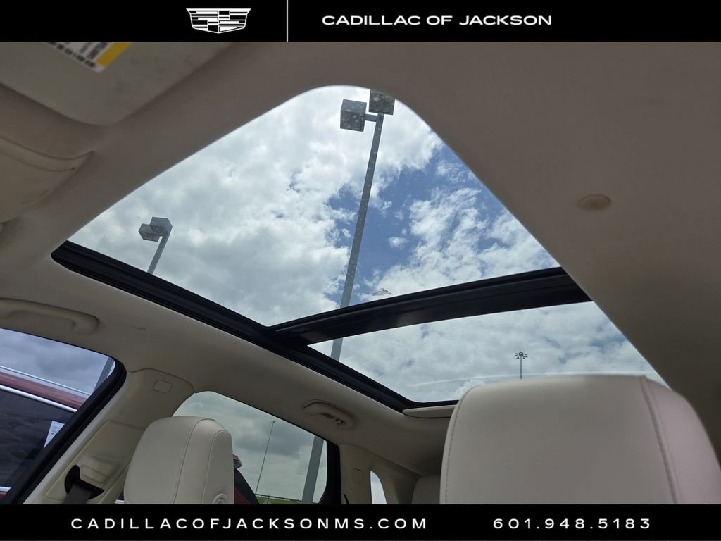 Used 2017 Cadillac XT5 Premium Luxury w/ Driver Assist Package FWD image 5