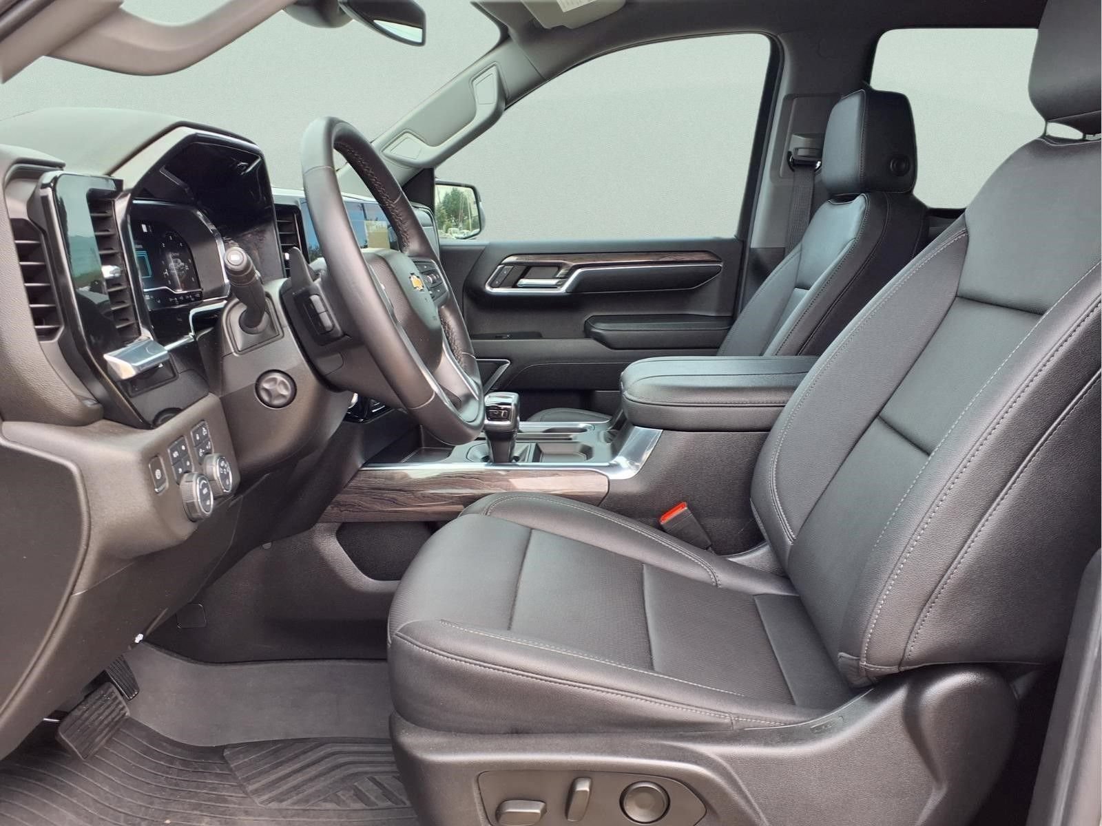 Used 2023 Chevrolet Silverado 1500 LTZ AWD/4WD image 10