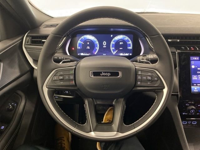 New 2025 Jeep Grand Cherokee Altitude image 17