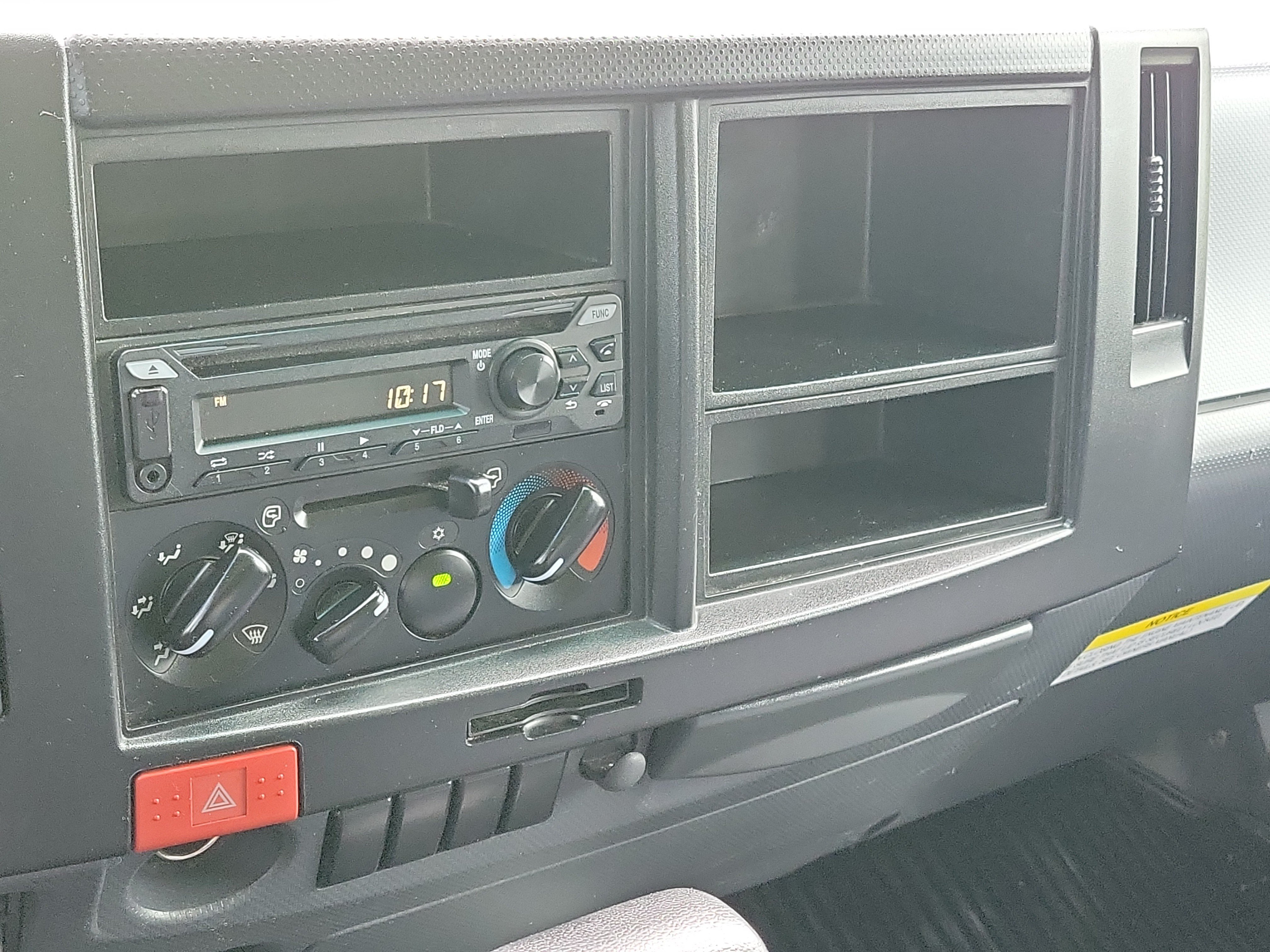 Used 2024 Isuzu NPR RWD image 33