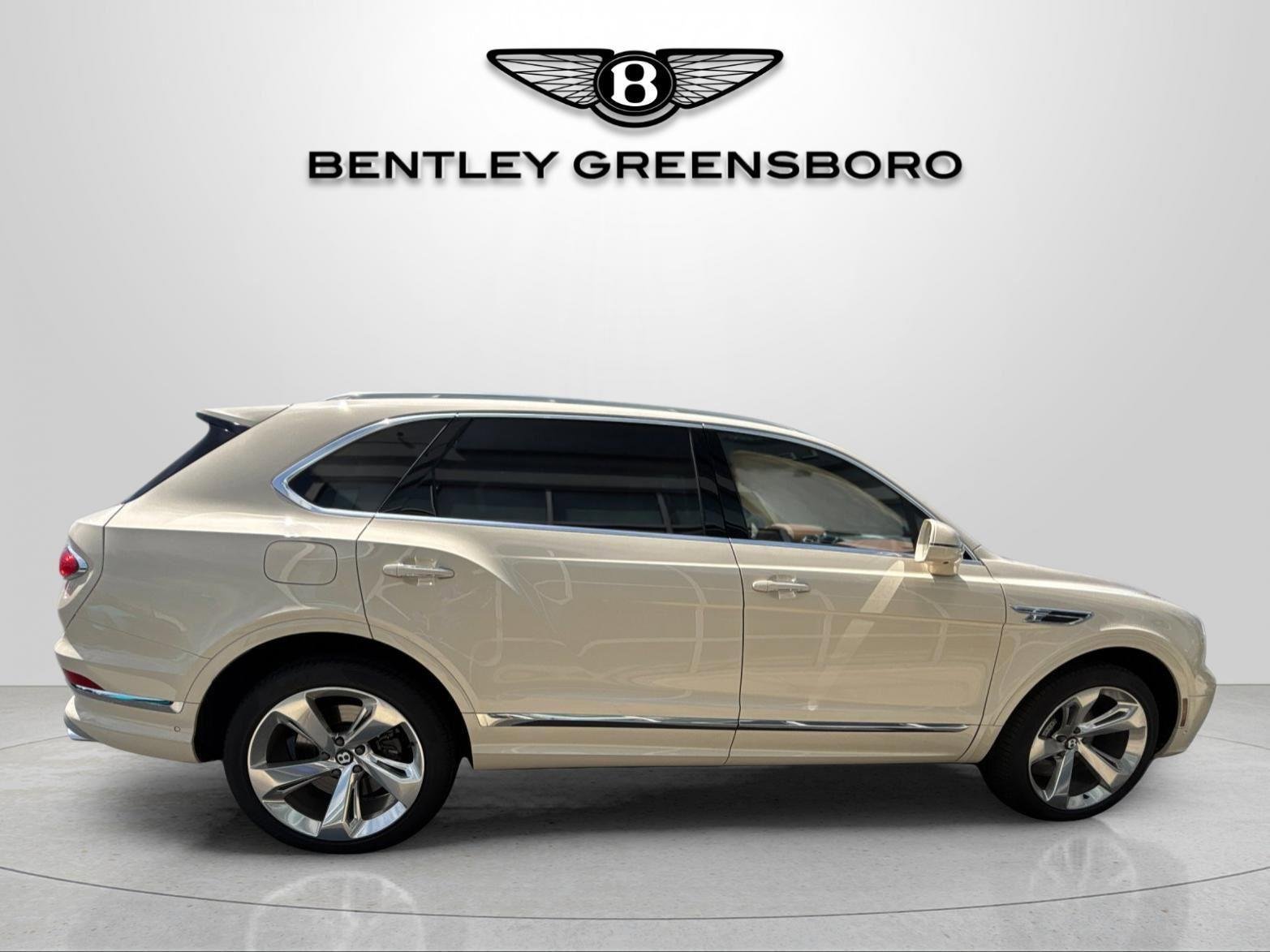 Used 2024 Bentley Bentayga Extended Wheelbase AWD/4WD image 12