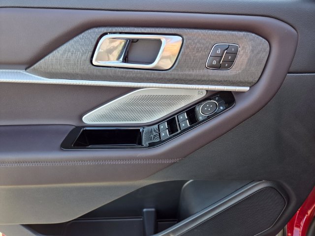 New 2026 Ford Explorer Platinum RWD image 9
