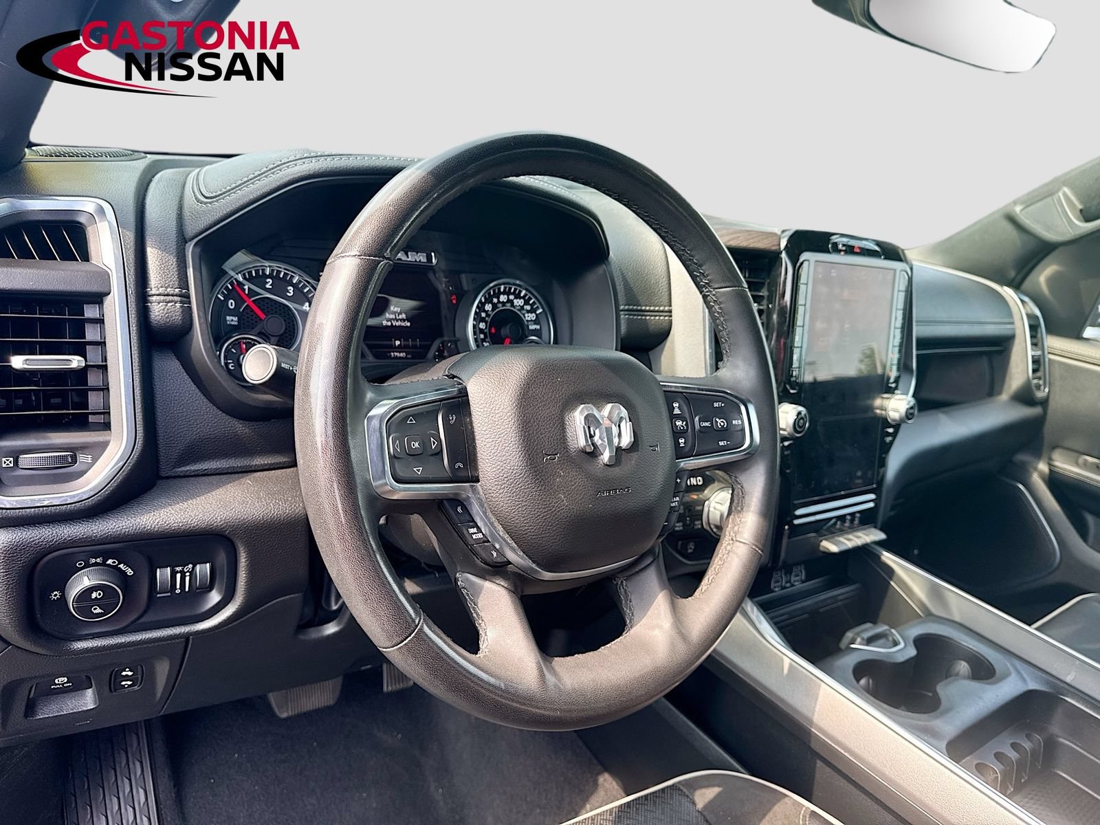 Used 2025 RAM 1500 Laramie AWD/4WD image 11