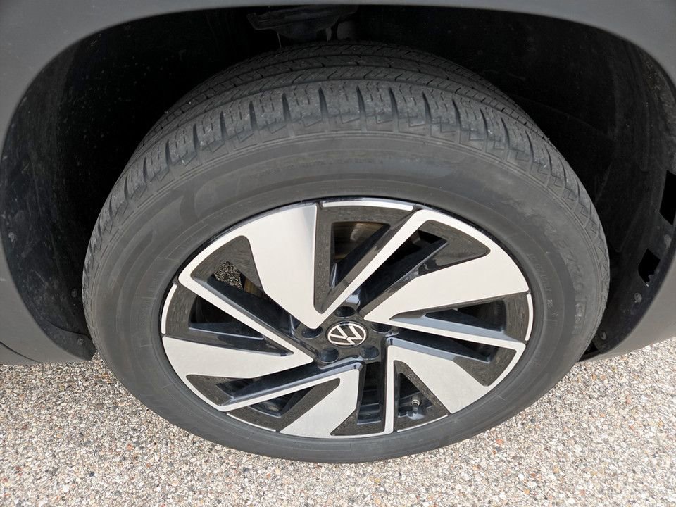 Used 2024 Volkswagen Atlas SE image 36
