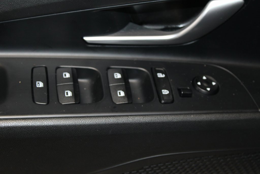 Used 2023 Hyundai Elantra SEL image 9