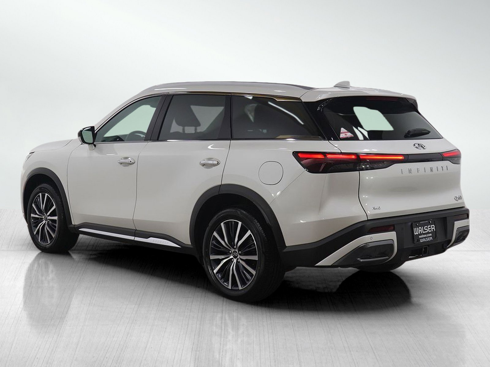 Used 2024 INFINITI QX60 Sensory AWD/4WD image 5