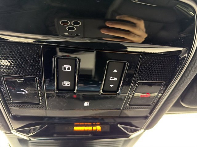 Used 2026 Land Rover Range Rover Long Wheelbase SE image 21