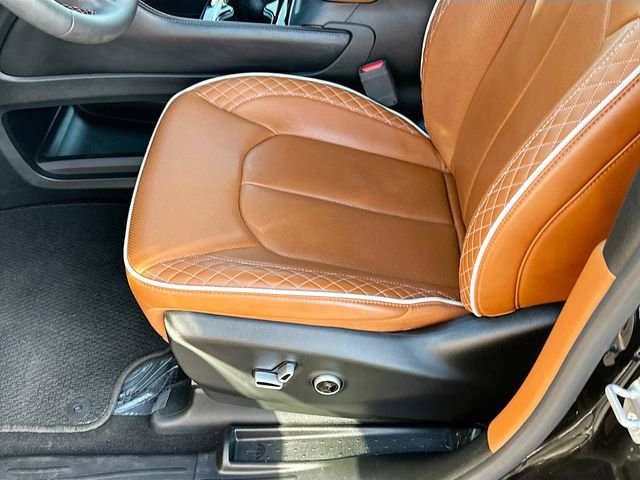 Used 2025 Chrysler Pacifica Pinnacle image 20