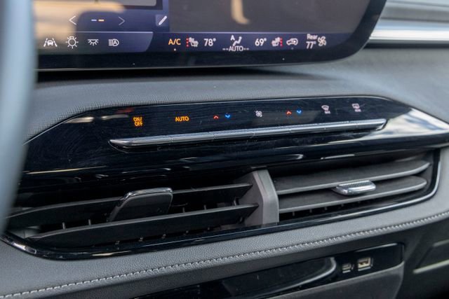 Used 2025 Buick Enclave Preferred AWD/4WD image 27