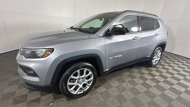 Used 2024 Jeep Compass Latitude AWD/4WD image 6