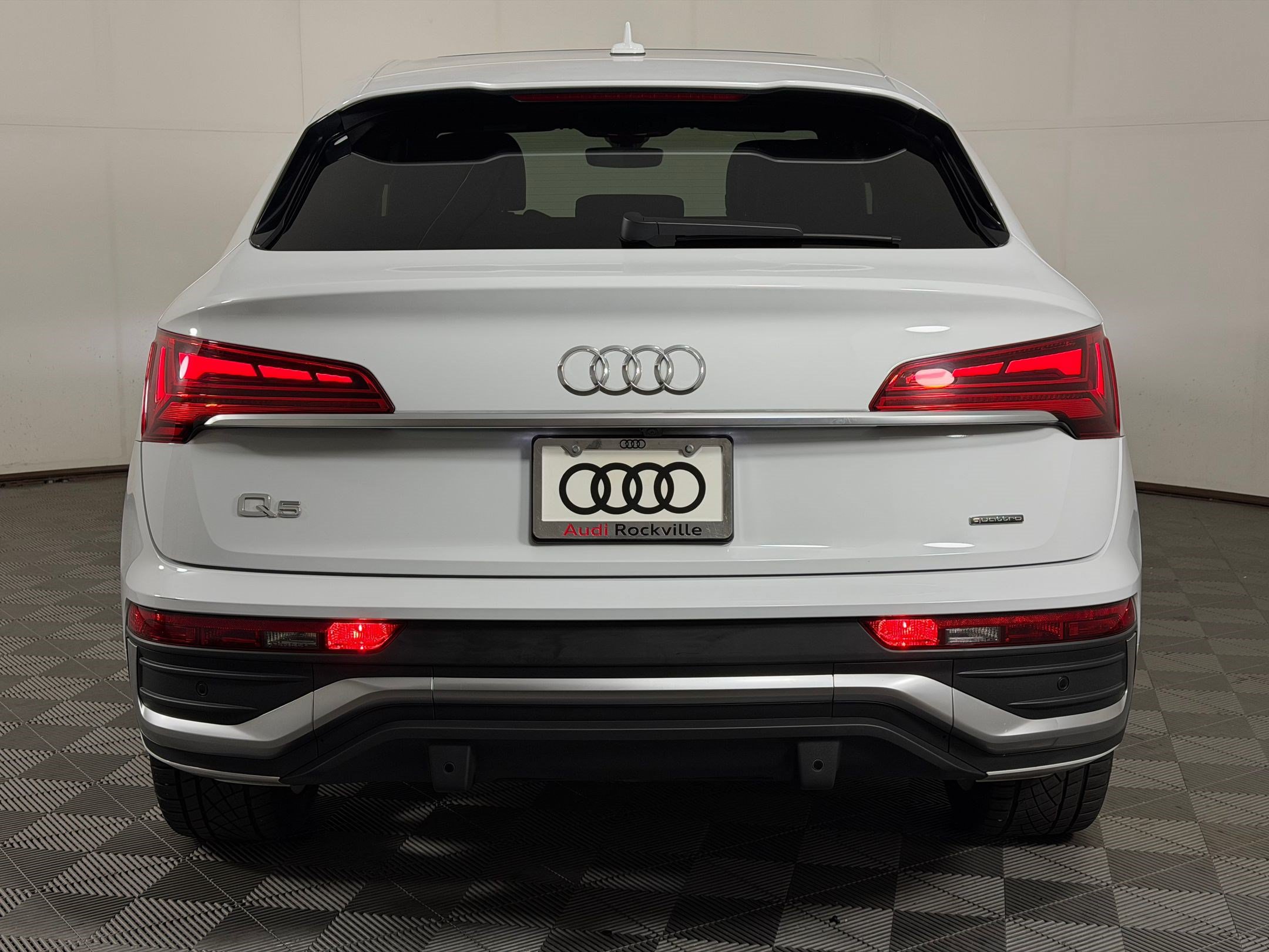 Certified 2024 Audi Q5 2.0T Premium Plus w/ Premium Plus Package AWD/4WD image 10