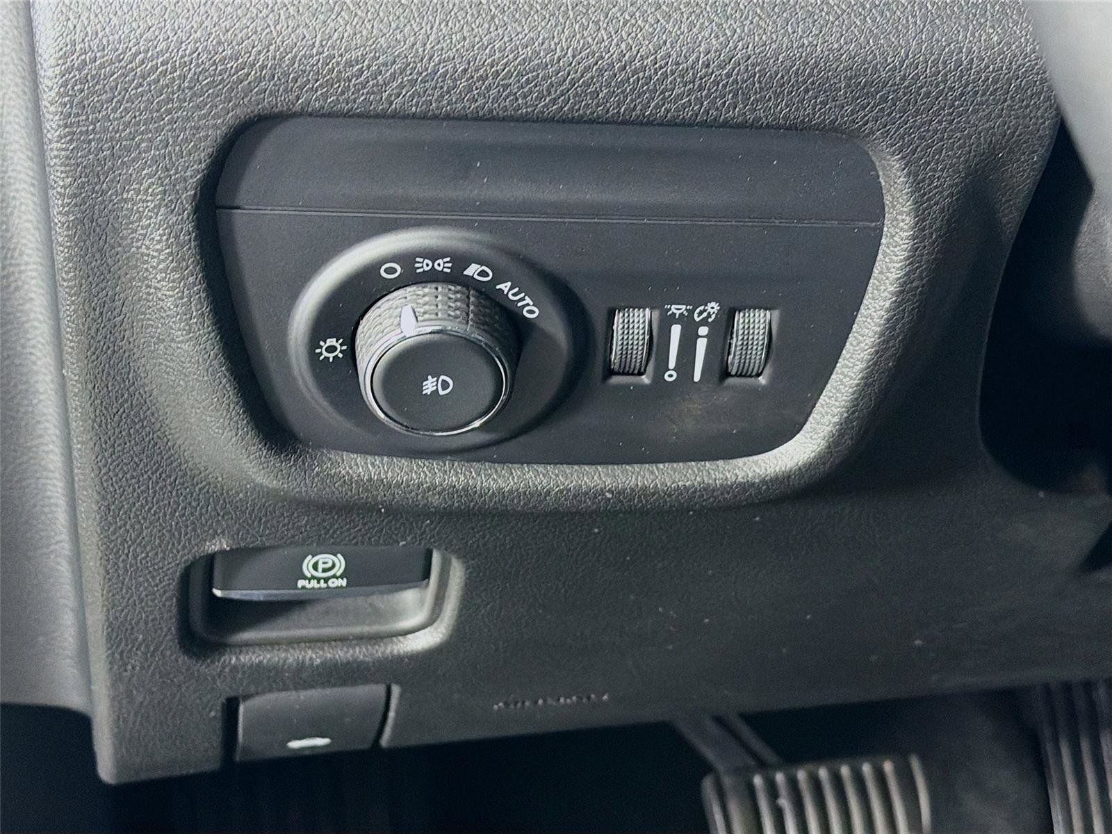 Used 2023 Jeep Grand Cherokee Limited image 10