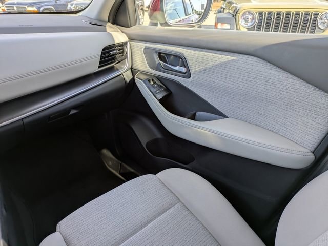 Used 2023 Nissan Rogue SV image 18