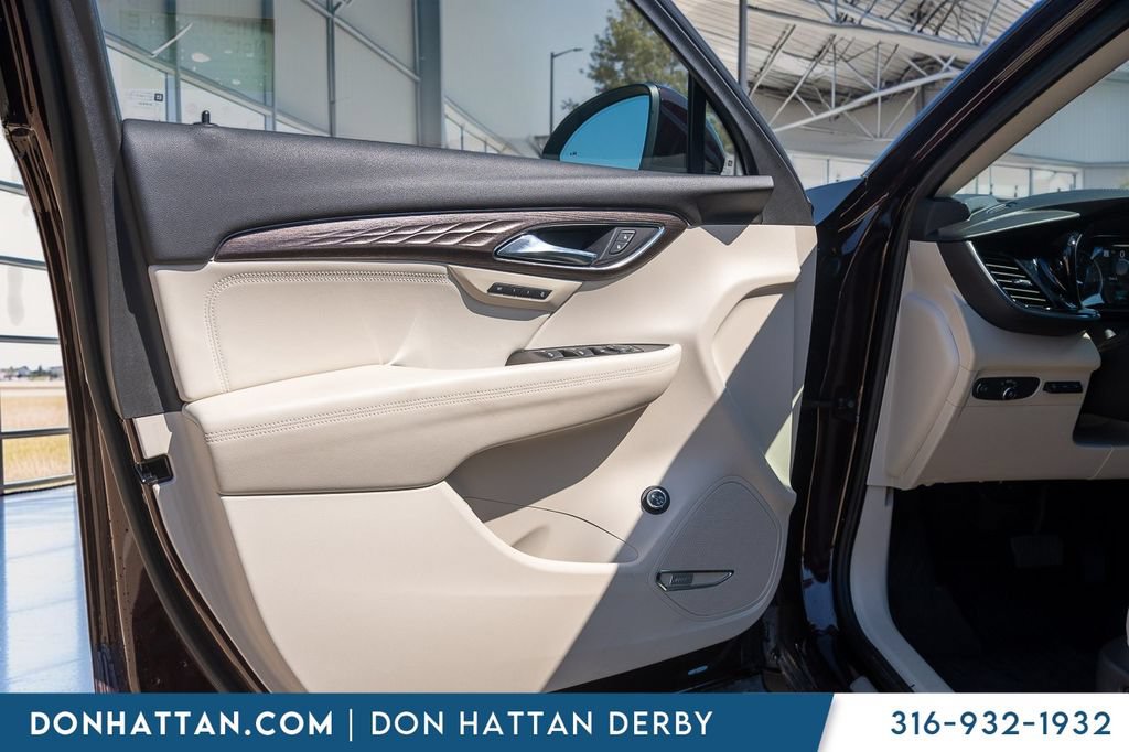 Used 2022 Buick Envision Avenir w/ Premium Seat Package FWD image 12