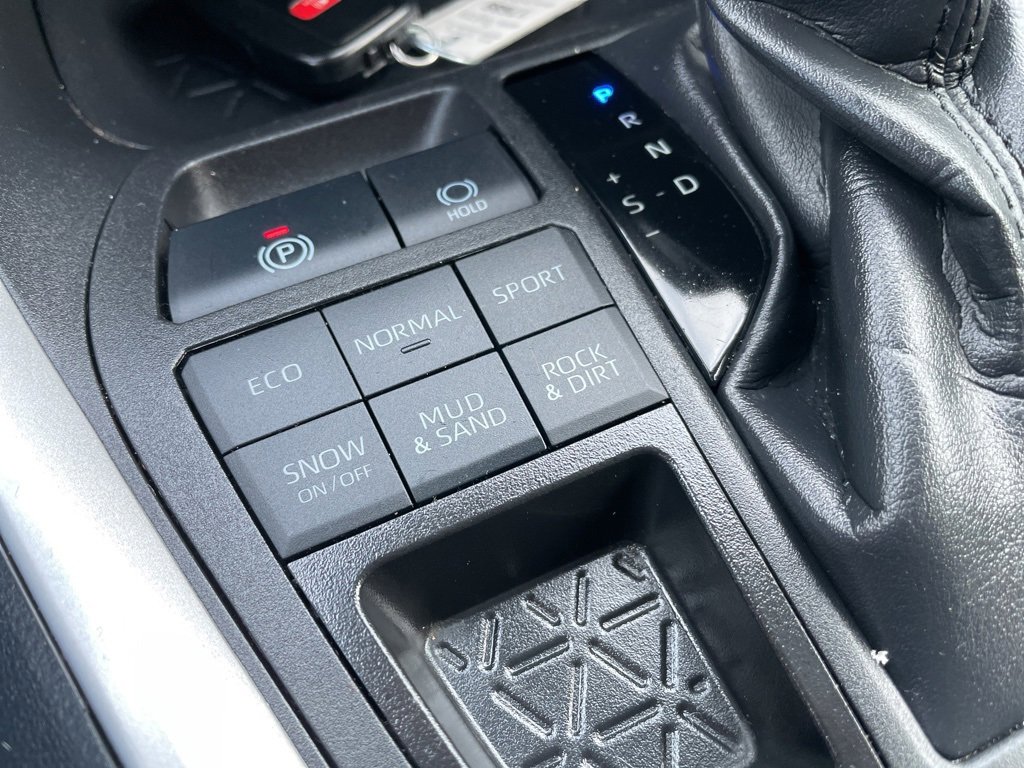 Used 2025 Toyota RAV4 XLE image 10