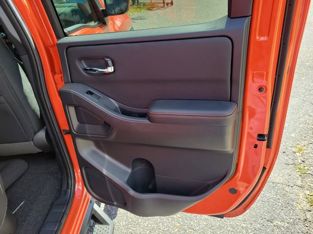 Used 2025 Nissan Frontier PRO-4X image 30
