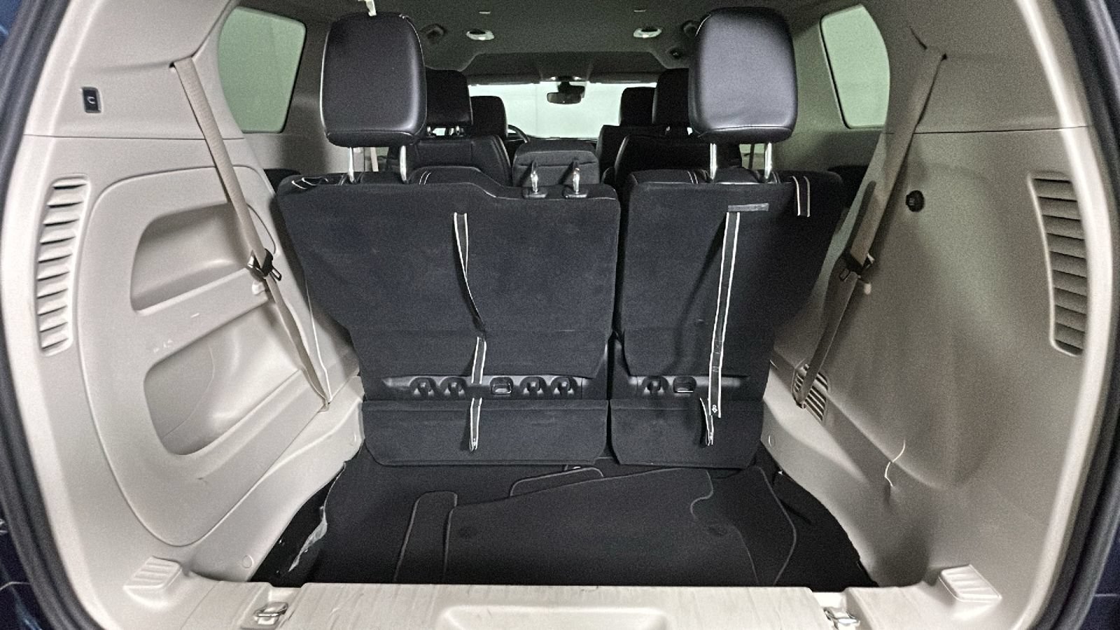 Used 2023 Chrysler Pacifica Touring-L FWD image 31