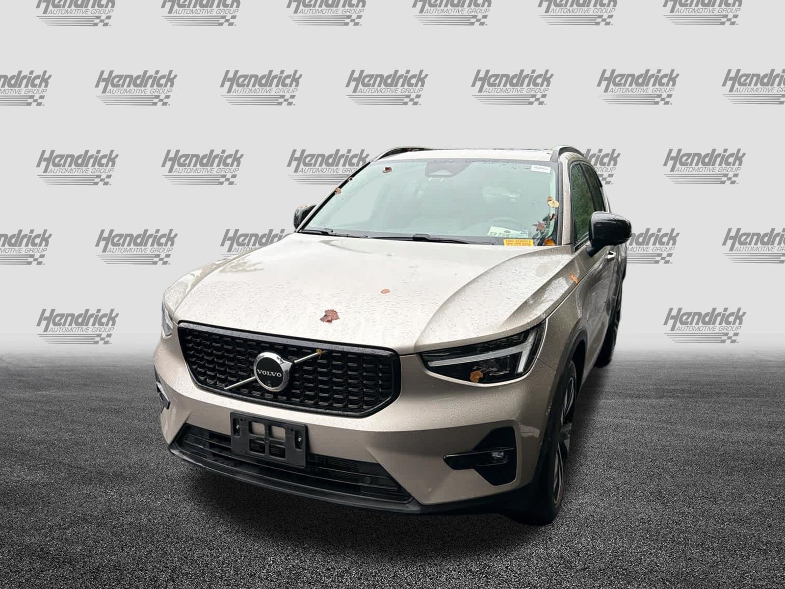 Certified 2024 Volvo XC40 B5 Plus w/ Climate Package AWD/4WD image 6