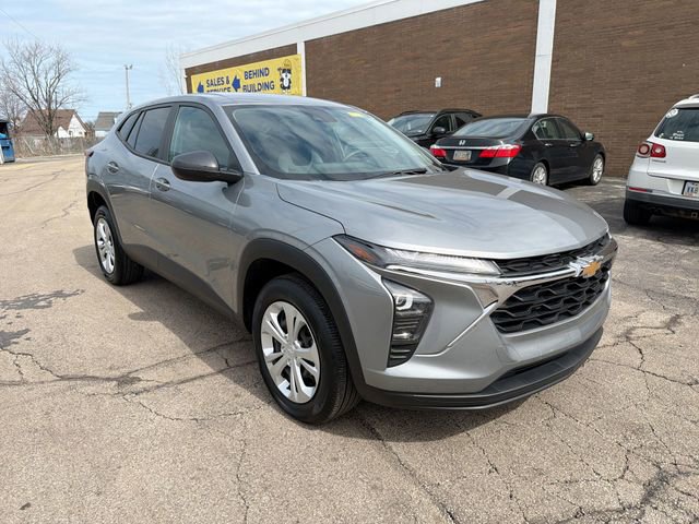 Used 2024 Chevrolet Trax LS image 11