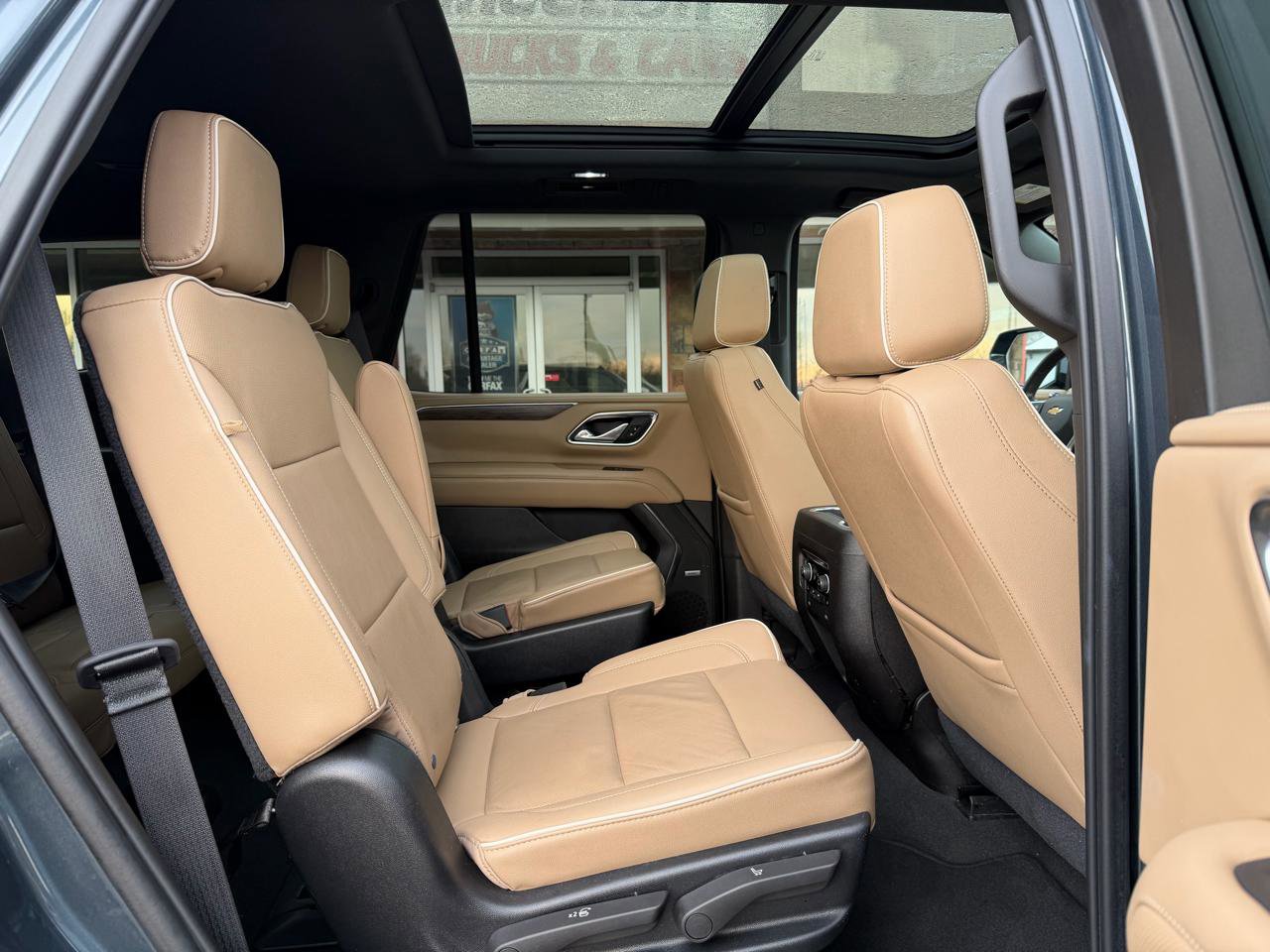 Used 2021 Chevrolet Tahoe Premier w/ Premium Package image 22