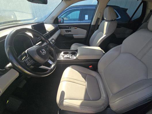 Used 2023 Honda Pilot Touring image 6