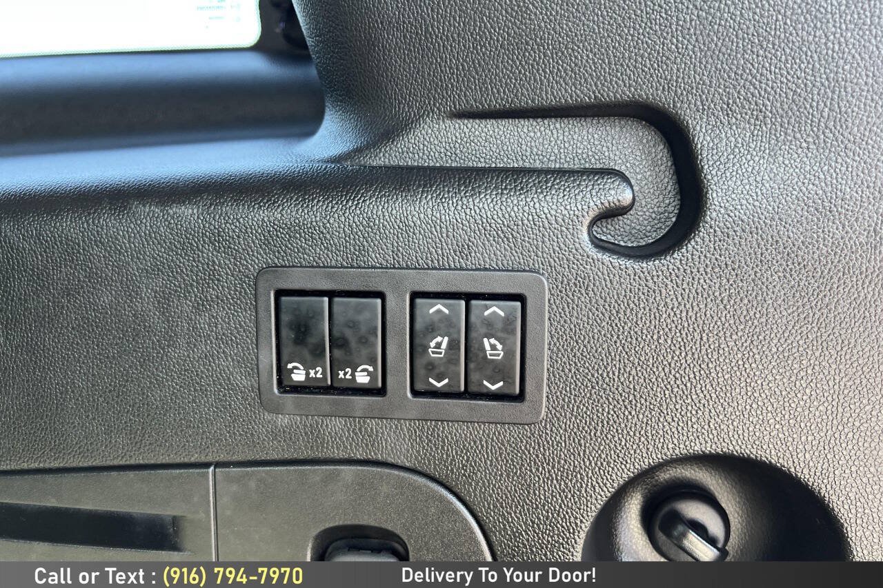 Used 2017 Cadillac Escalade ESV Premium Luxury AWD/4WD image 13