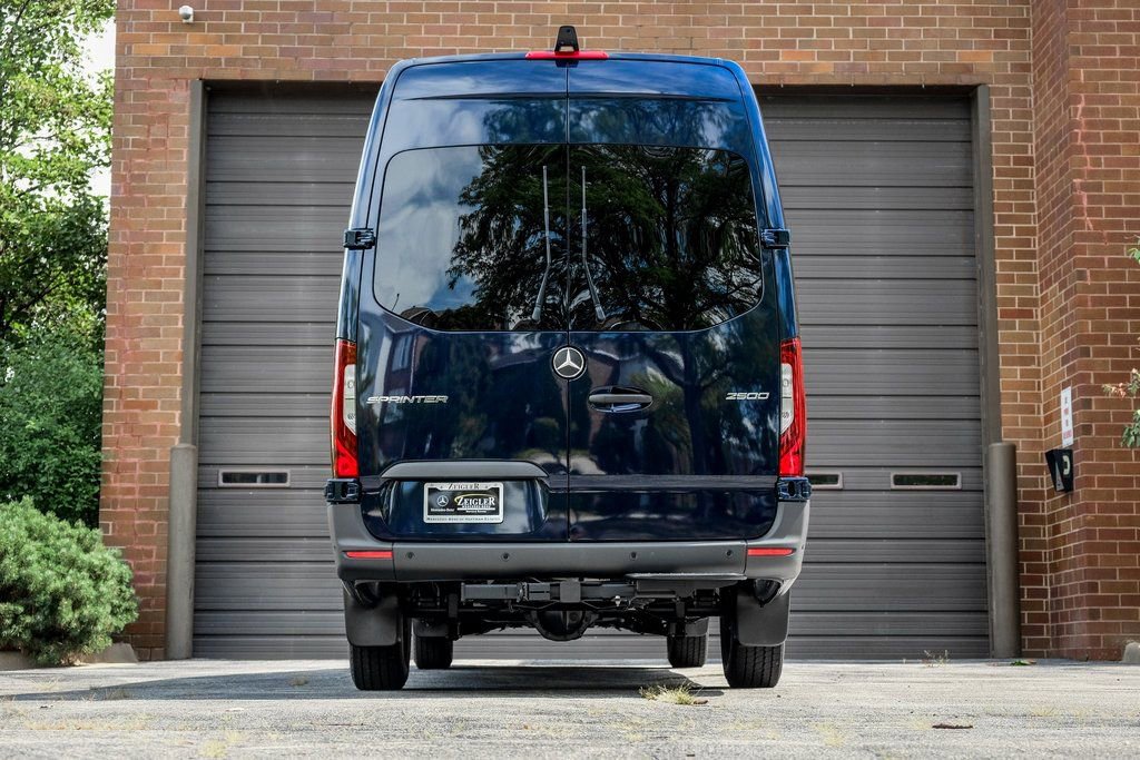 Used 2025 Mercedes-Benz Sprinter 2500 image 8
