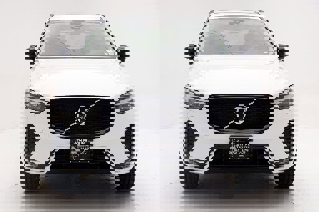 Used 2024 Volvo XC60 B5 Plus w/ Protection Package Premier image 4