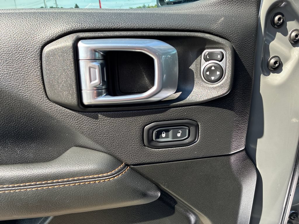 Used 2022 Jeep Gladiator Overland AWD/4WD image 13