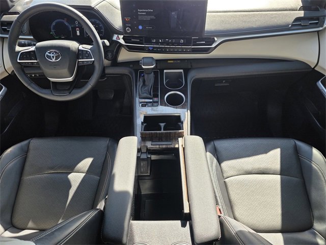 Used 2025 Toyota Sienna Platinum image 19