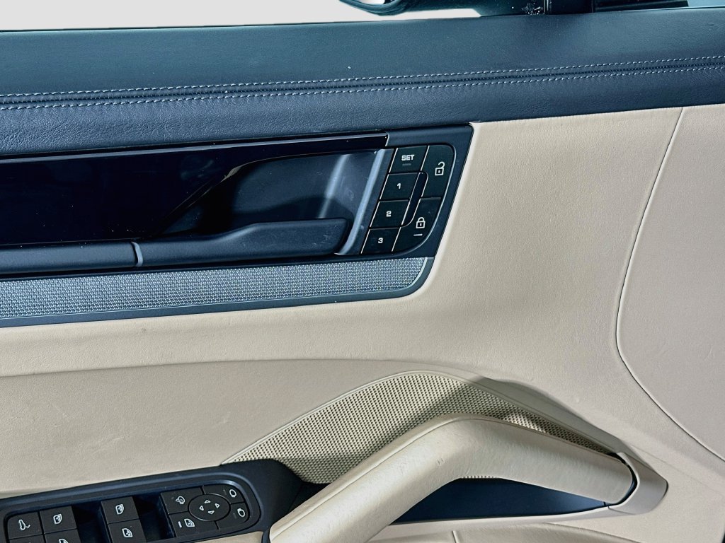 Certified 2024 Porsche Cayenne Coupe AWD/4WD image 19