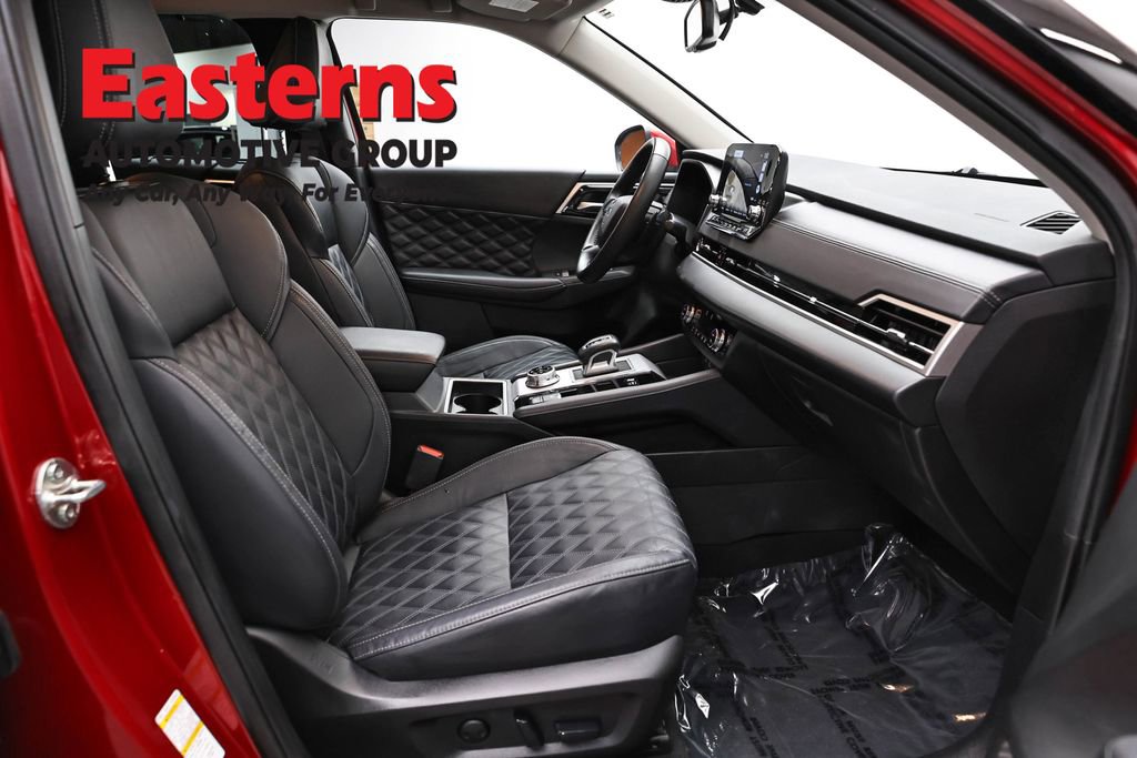 Used 2023 Mitsubishi Outlander SEL AWD/4WD image 25