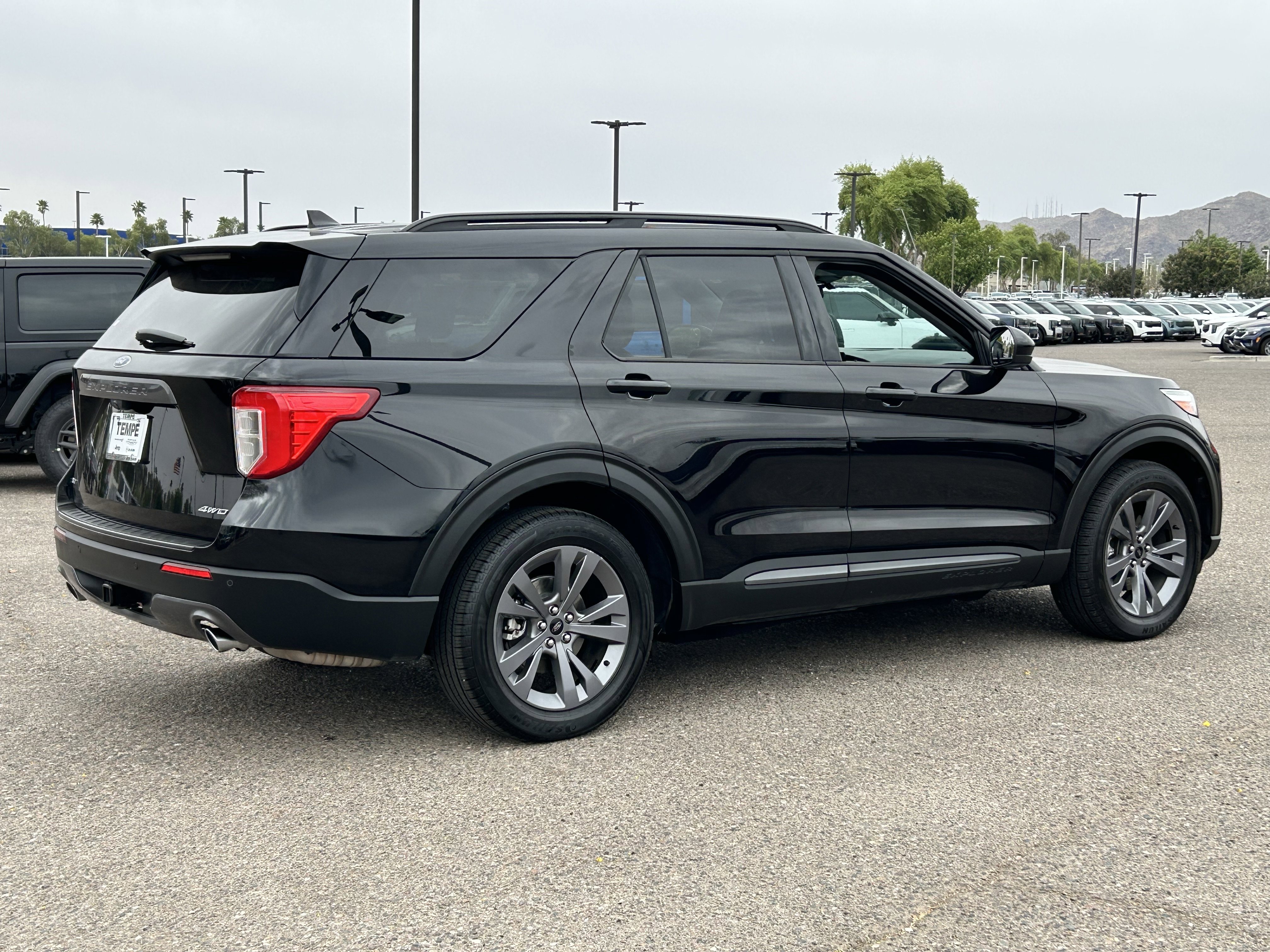 Used 2022 Ford Explorer XLT w/ Equipment Group 202A image 7