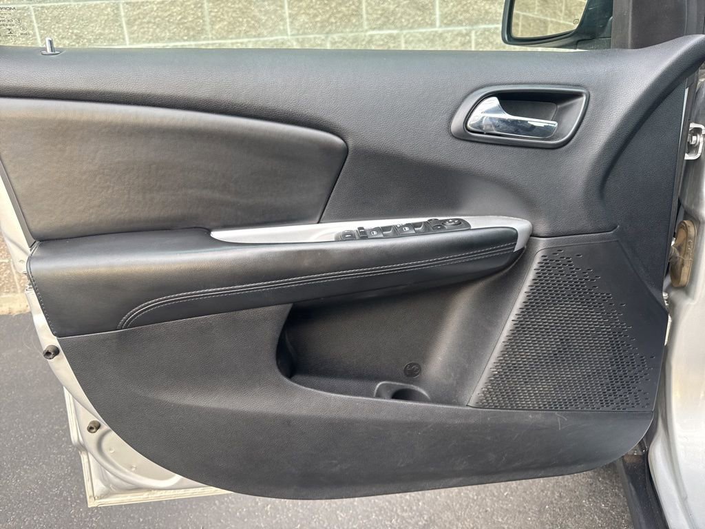 Used 2014 Dodge Journey SXT w/ Flexible Seating Group image 12