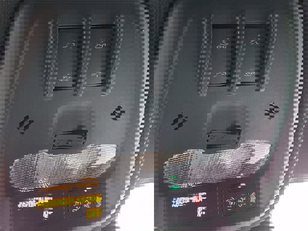 Used 2024 Chevrolet Trax RS w/ Sunroof Package image 25