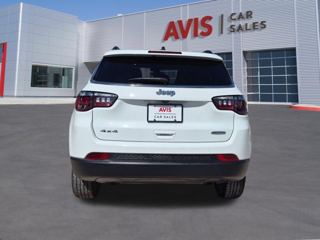 Used 2025 Jeep Compass Latitude w/ Sun & Sound Group AWD/4WD image 7
