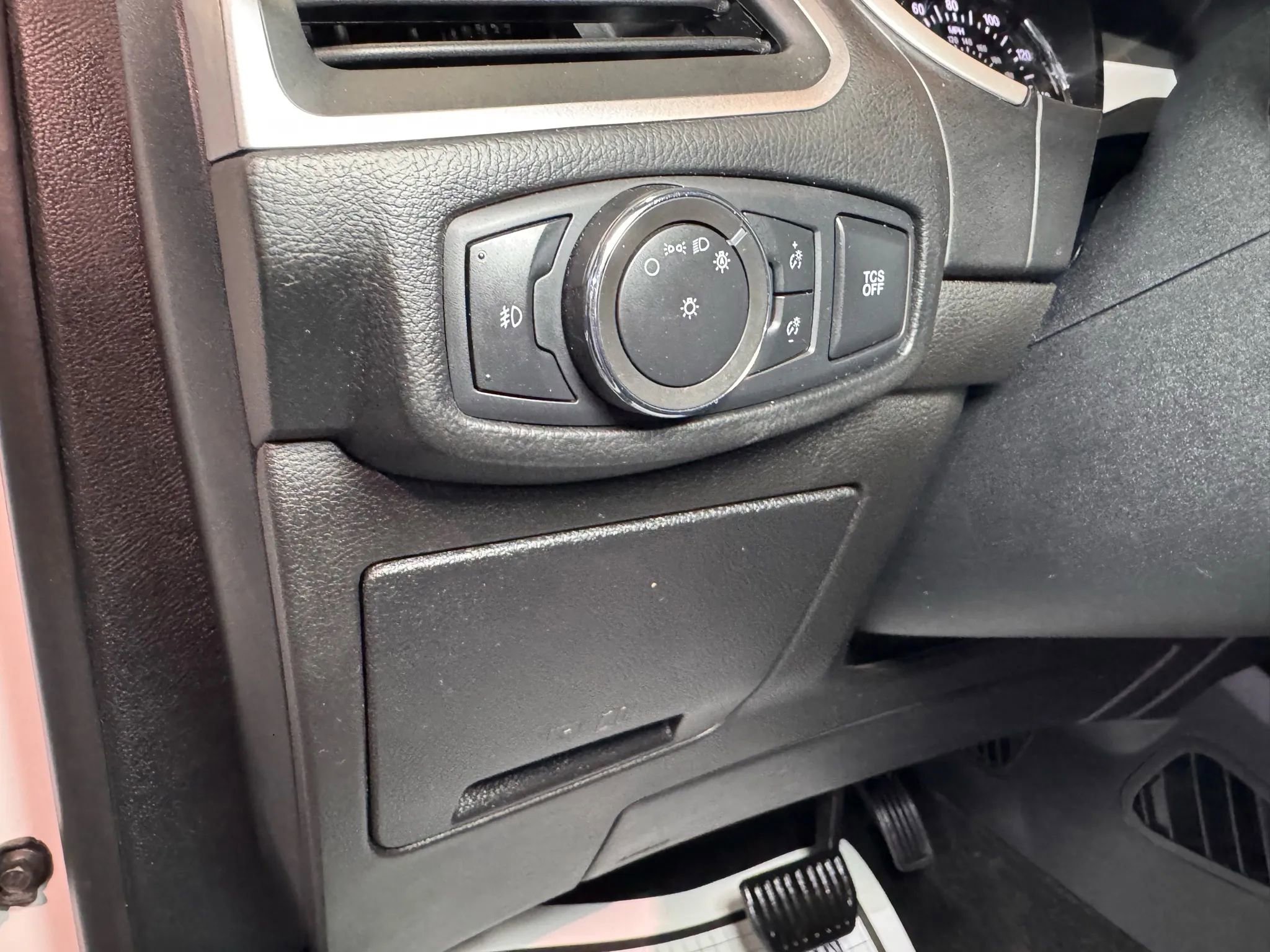 Used 2020 Ford Edge SEL w/ Cold Weather Package image 26