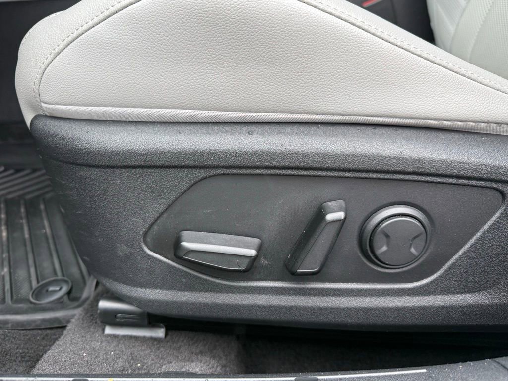 Used 2023 Hyundai Elantra Limited w/ Winter Weather Package image 30