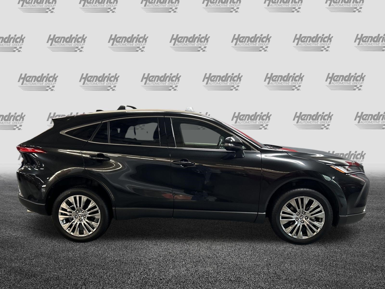 Certified 2022 Toyota Venza XLE AWD/4WD image 11