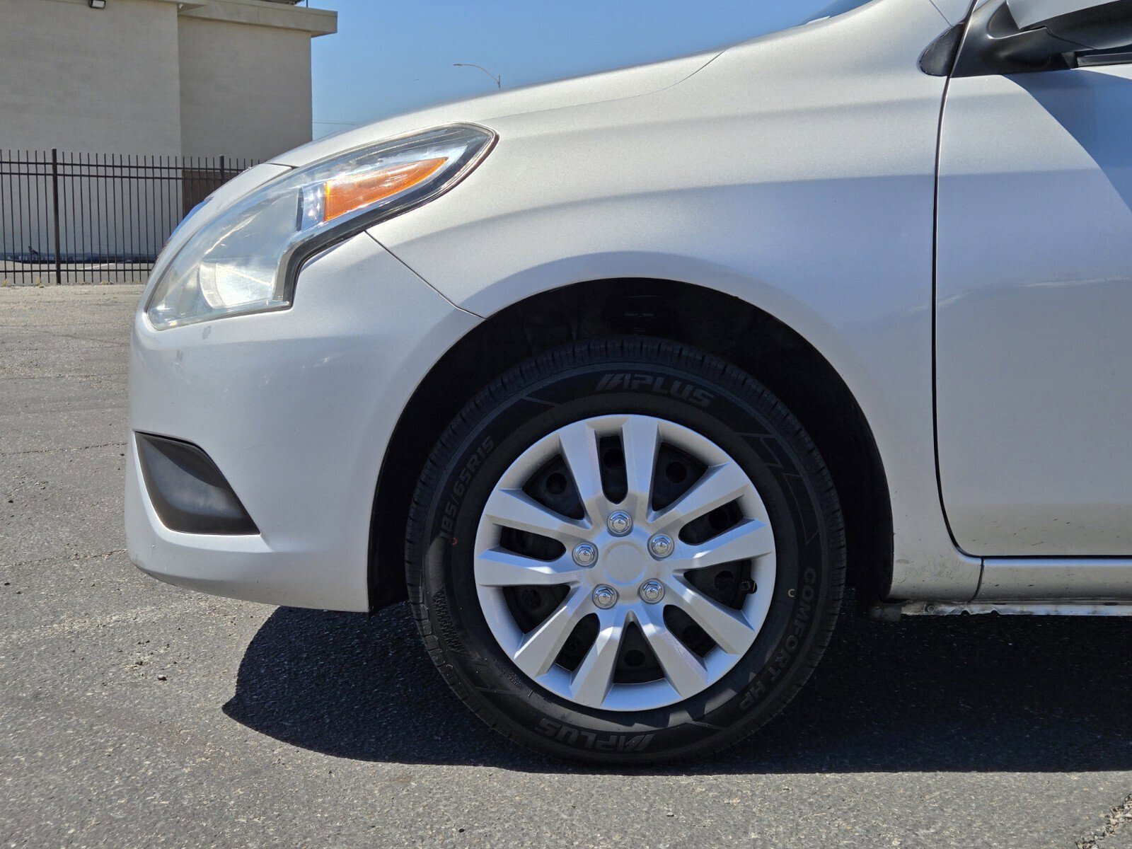 Used 2016 Nissan Versa SV FWD image 7