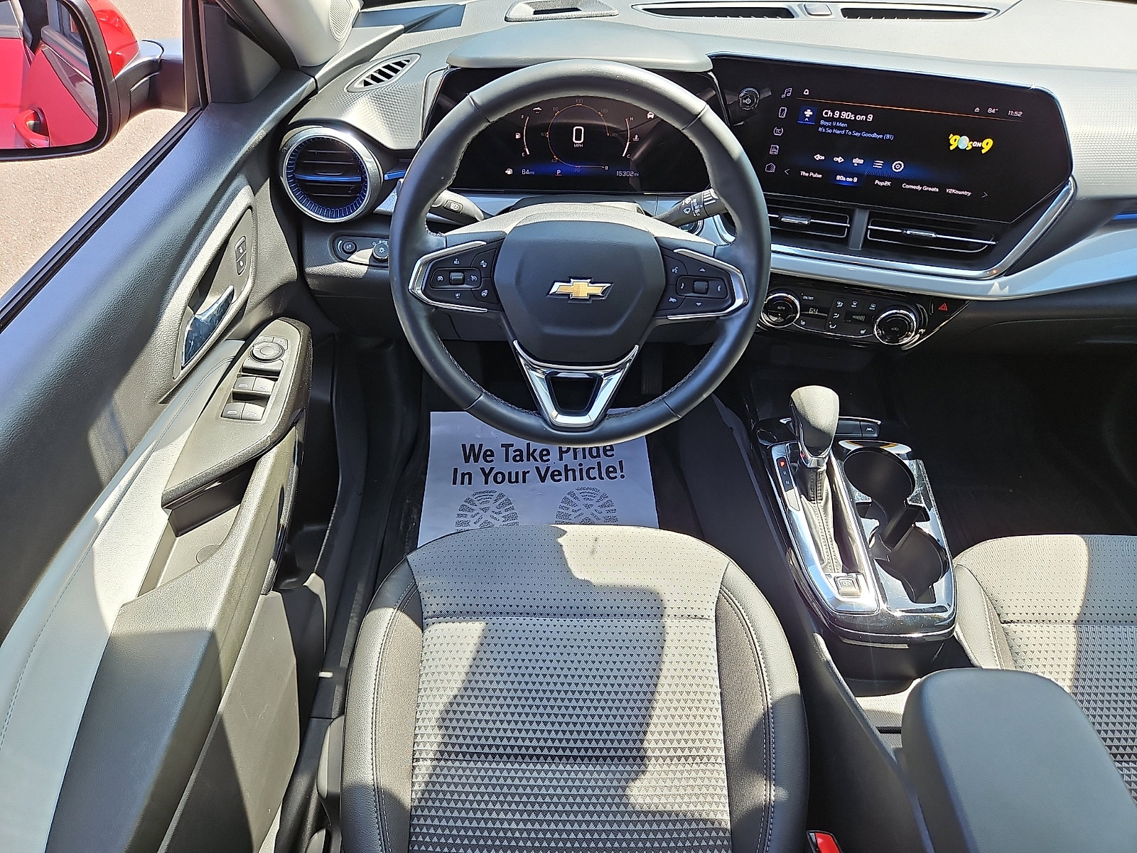 Used 2024 Chevrolet Trax LT w/ Sunroof Package FWD image 11