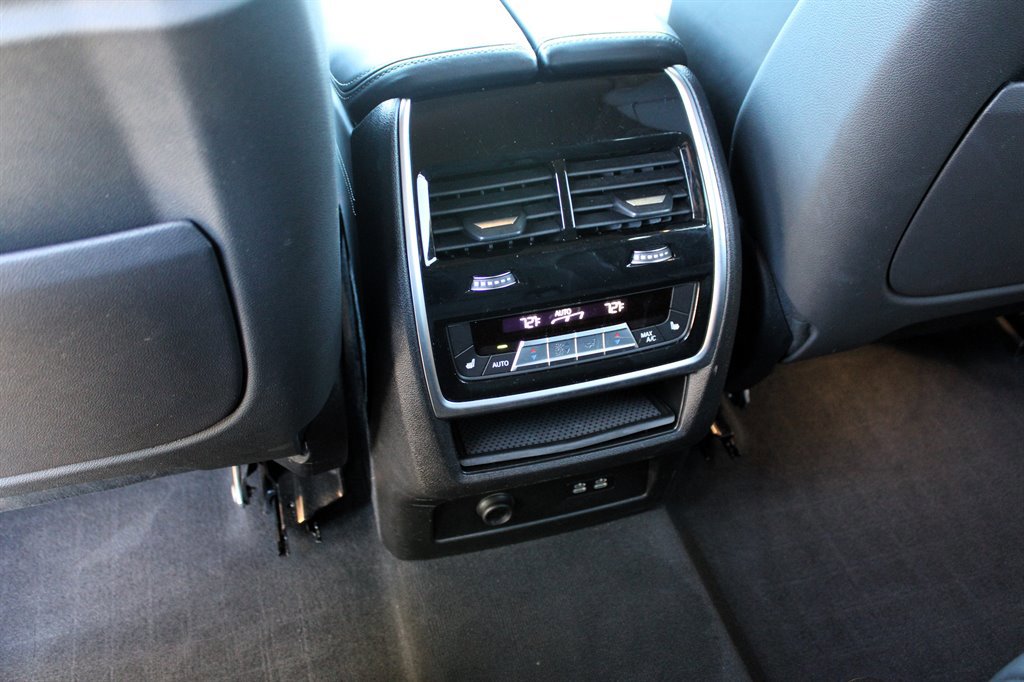 Used 2021 BMW X7 M50i w/ Dynamic Handling Package image 21