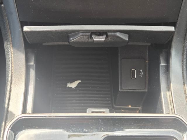 Used 2019 Ford Edge SE FWD image 33