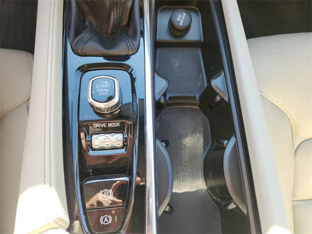 Used 2020 Volvo XC90 T6 Momentum image 22