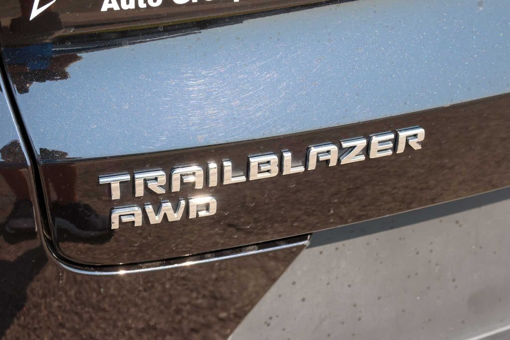 Used 2025 Chevrolet TrailBlazer LT AWD/4WD image 8