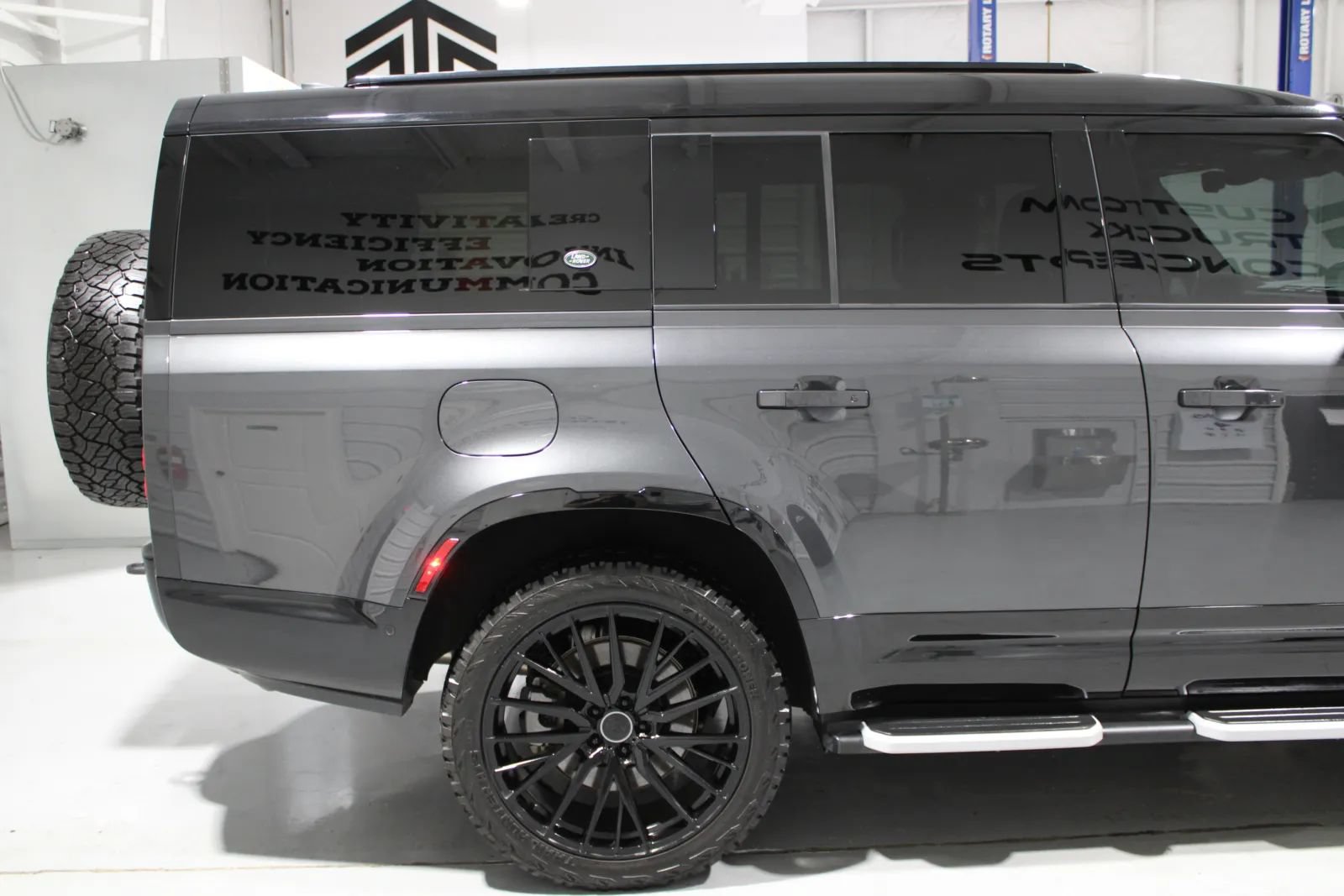 Used 2023 Land Rover Defender 130 X-Dynamic SE AWD/4WD image 36