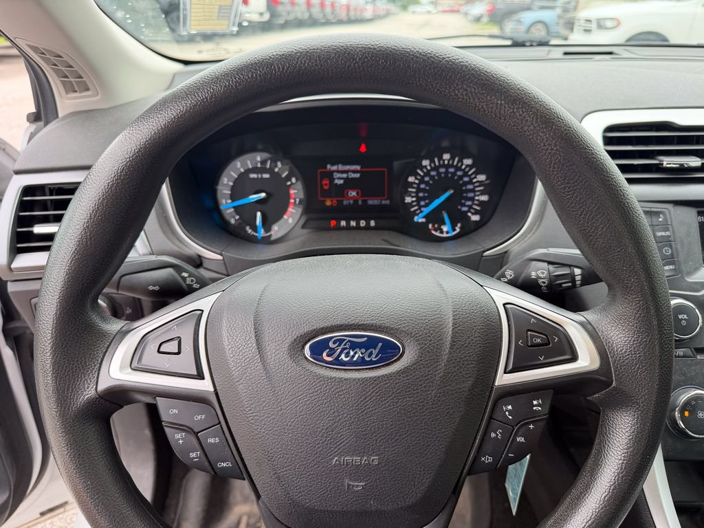 Used 2015 Ford Fusion SE FWD image 21