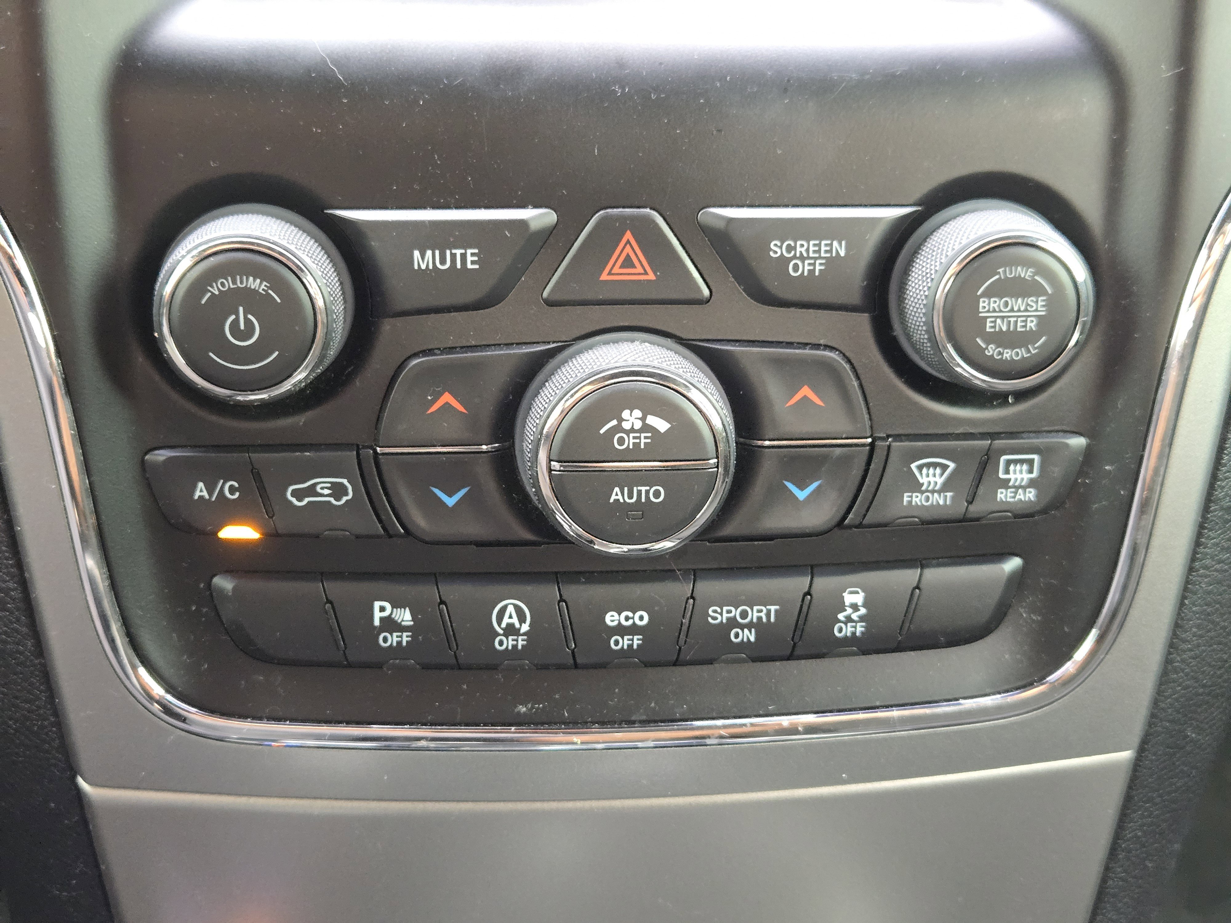 Used 2020 Jeep Grand Cherokee Laredo image 21